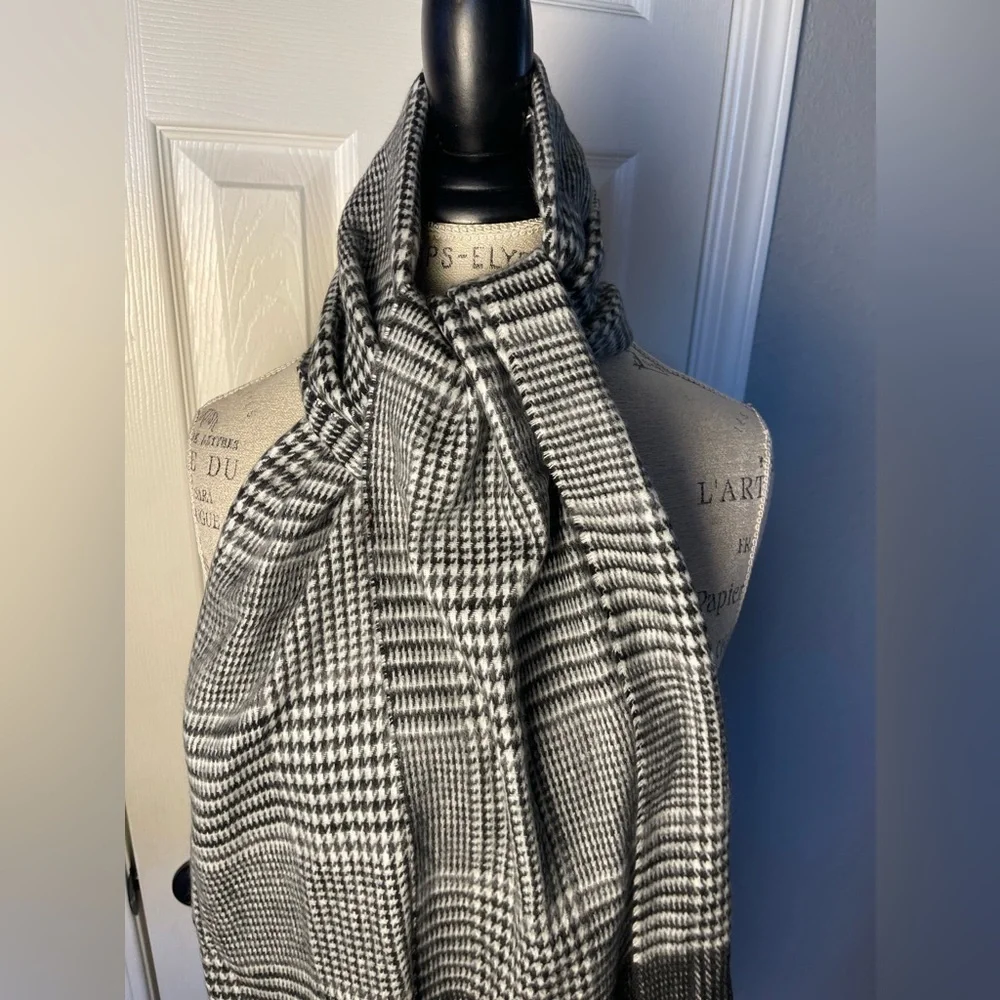 Cejon Made In Italy Black White Scarf